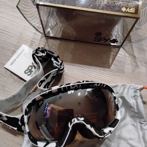 SPY Women's Black and White Snow Goggles